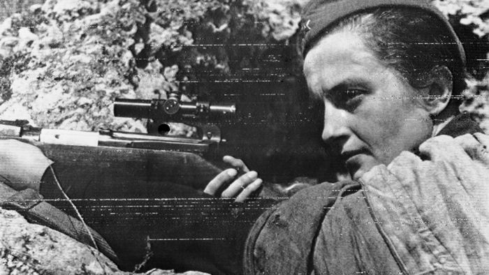 Lyudmila Pavlichenko, salah seorang sniper perempuan Rusia paling terkenal.