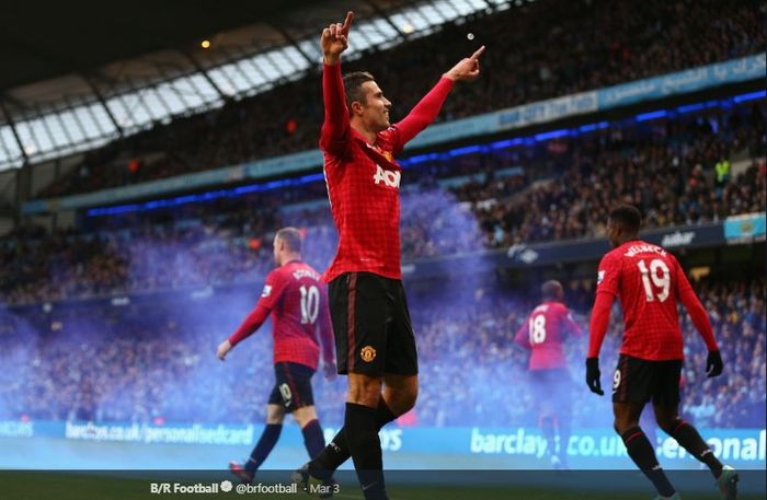 Hat-trick Robin van Persie pada 22 April 2013 dalam laga Liga Inggris melawan Aston Villa mengantarkan Manchester United meraih gelar juara ke-20 Liga Inggris.