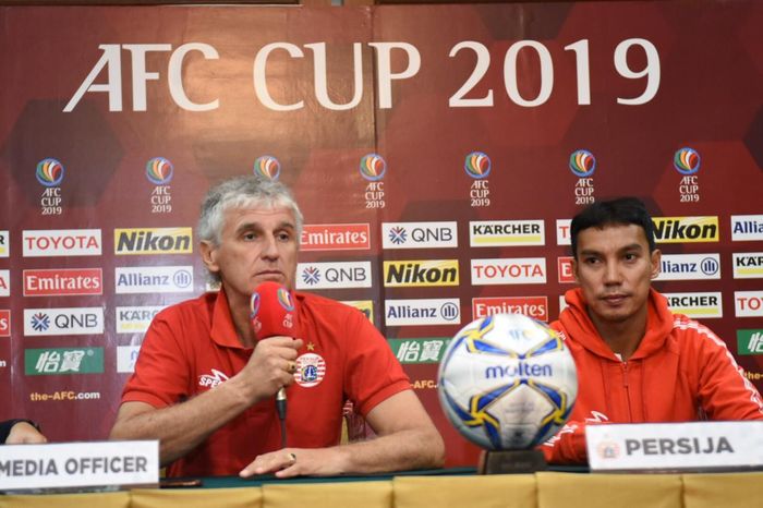 Pelatih Persija Jakarta, Ivan Kolev, dan Novri Setiawan