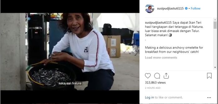 Menteri Susi makan ikan teri dari hasil tangkapan nelayan.