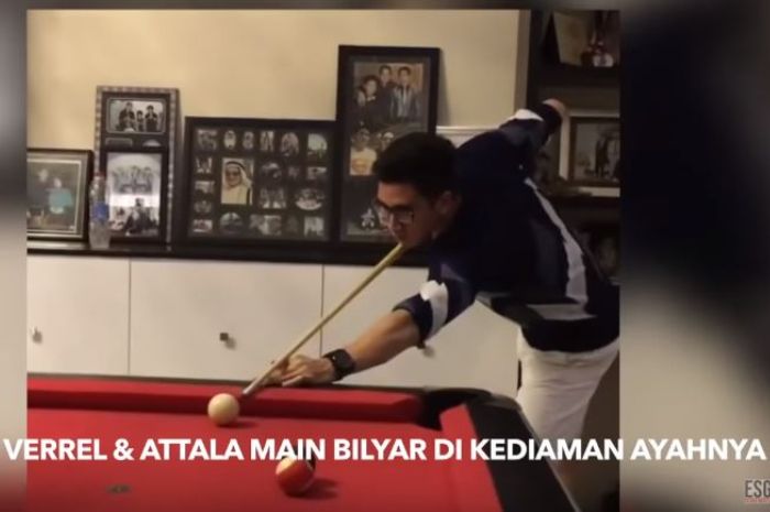 Meja billiard di rumah Ivan Fadilla