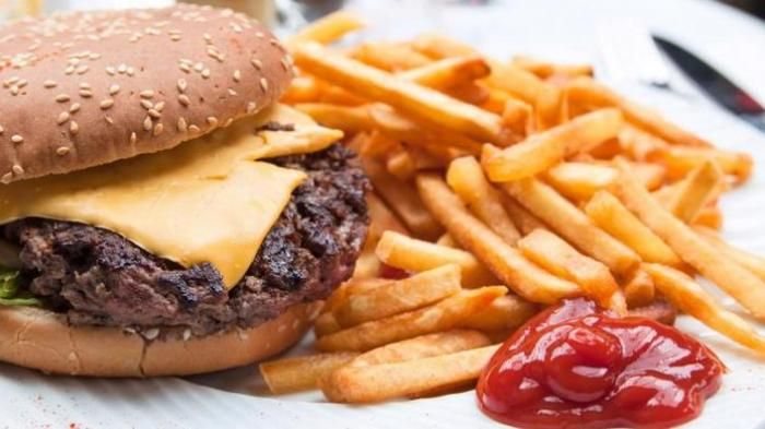 Masih Suka Konsumsi Fast Food? Ini yang Terjadi Pada Tubuh Anda Usai Santap Makanan Cepat Saji!