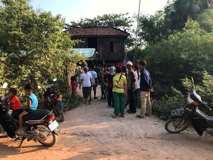 Situasi rumah mereka ramai setelah insiden pembunuhan tersebut