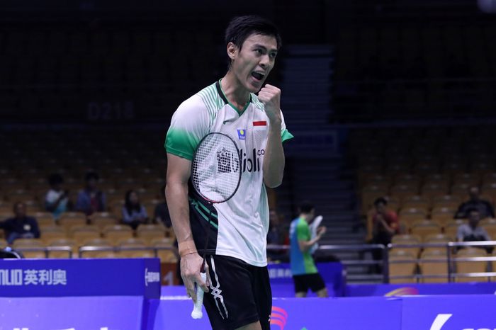 Ekspresi pemain tunggal putra Indonesia, Shesar Hiren Rhustavito, pada pertandingan babak pertama Kejuaraan Asia 2019 di Wuhan Sports Center, China, Rabu (24/4/2019). 