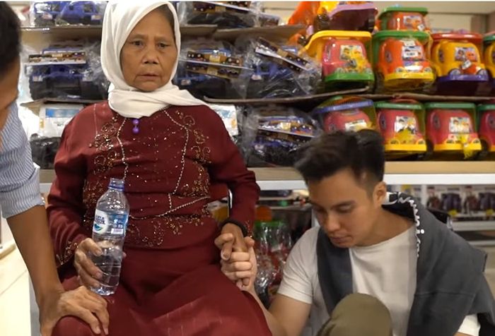 Biasa Jahili Orang, Baim Wong Panik Saat Ibu Penjual Es Kelapa Ini Hampir Pingsan Karena Ulahnya