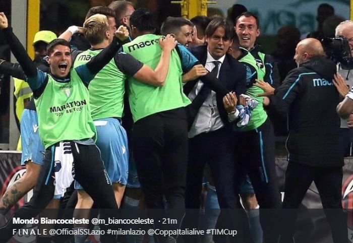 Selebrasi pemain dan staf pelatih Lazio usai timnya lolos ke Final Coppa Italia setelah mengalahkan AC Milan dengan skor 1-0