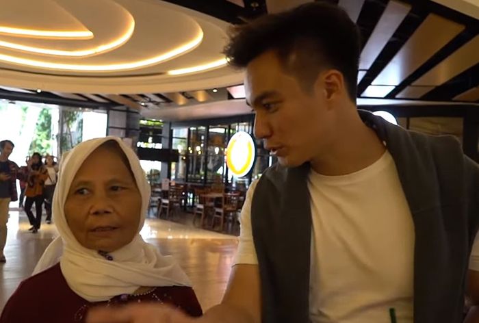 Biasa Jahili Orang, Baim Wong Panik Saat Ibu Penjual Es Kelapa Ini Hampir Pingsan Karena Ulahnya