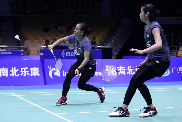 Duet ganda putri Indonesia, Della Destiara Haris/Rizki Amelia Pradipta, ketika bertanding di babak kedua Kejuaraan Asia 2019.