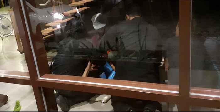 Dua pria penonton bayaran tiba-tiba kesurupan saat Andre Taulany tengah syuting.