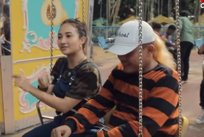 Keseruan Liburan Sule dengan Naomi Di Taman Bermain