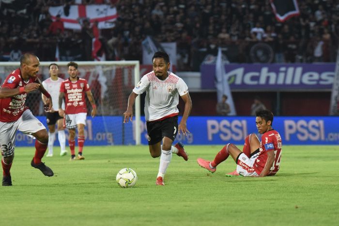 Gelandang Persija Jakarta, Ramdani Lestaluhu, saat melawan Bali United dalam laga Piala Indonesia babak 8 besar.