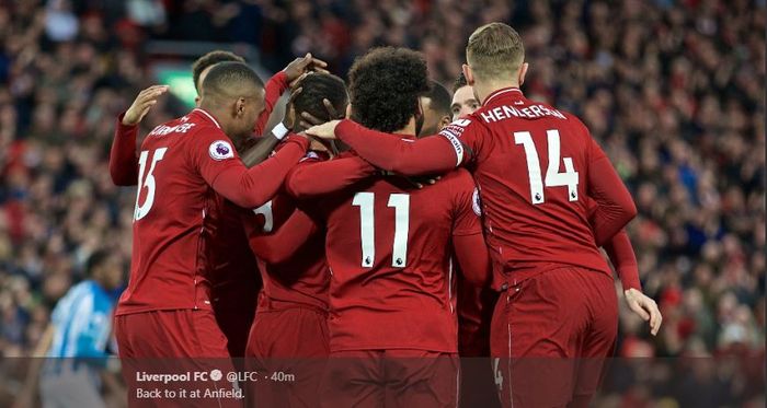 Para pemain Liverpool merayakan gol yang dicetak ke gawang Huddersfield Town dalam laga Liga Inggris di Stadion Anfield, Jumat (26/4/2019).