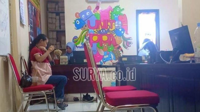 Ibu bayi yang ditemukan tewas di kolong tempat tidur saat menjalani pemeriksaan di Satreskrim Polres Blitar Kota, Jumat (26/4/2019).
