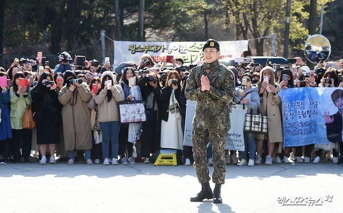 Ji Chang Wook resmi menyelesaikan wajib militernya.