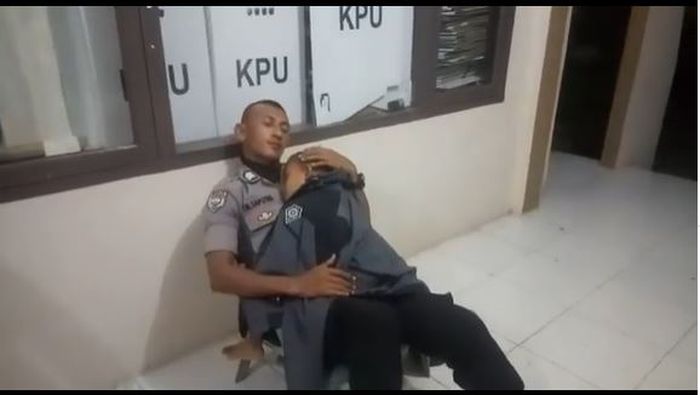 Potret Teuku Putra dan anaknya