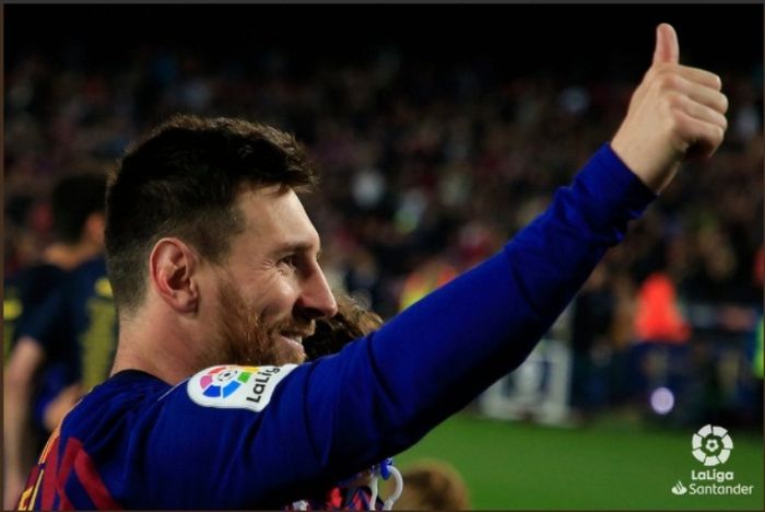 Lionel Messi merayakan gelar juara Liga Spanyol 2018-2019 bersama Barcelona.