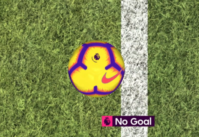 Review Goal Decision System saat John Stones menghalau bola di garis gawang pada laga Manchester City vs Liverpool, 3 Januari 2019.