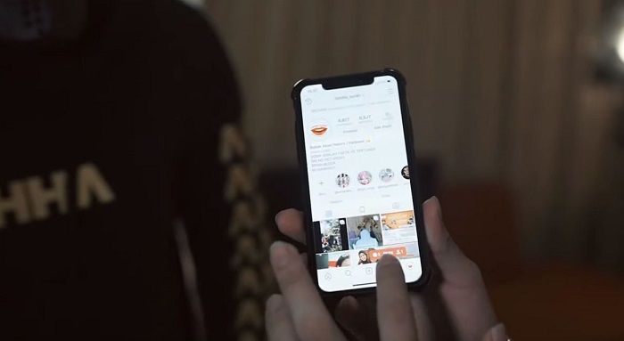 Atta Halilintar sedang membuktikan bahwa pria bertopeng itu adalah admin lambe turah