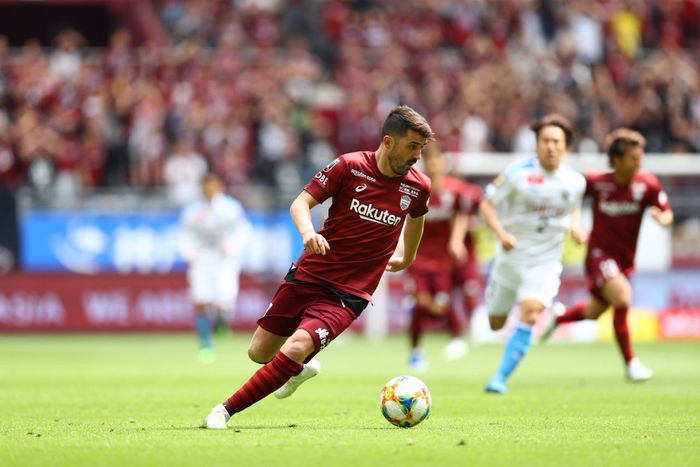 Aksi striker Vissel Kobe, David Villa saat timnya menjamu Kawasaki Frontale pada pekan kesembilan Liga Jepang 1 2019 di Stadion Noevir, 28 April 2019. 