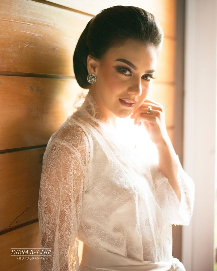 Update Pernikahan #AishLoveStory : Tampilan Terbaru Irish Bella dengan Kebaya Putih dan Makeup Flawless