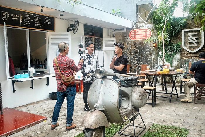 Gibran saat riding vespa