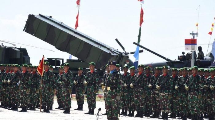 Satuan pemukul TNI dari AD, AL dan AU saat melakukan upacara di Natuna
