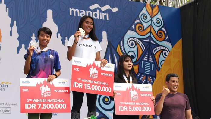 Para pemenang Mandiri Jogja Marathon 2019 nomor 10K nasional putri.
