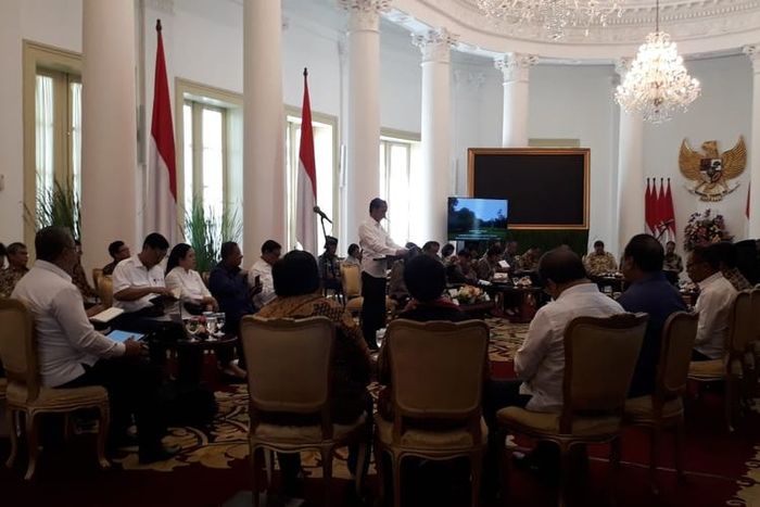 Presiden Jokowi saat memimpin rapat kabinet paripurna di Istana Kepresidenan, Bogor, Selasa (23/4/2019) pagi.