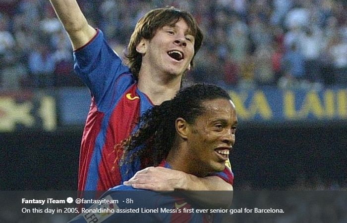 Lionel Messi melakukan selebrasi bersama Ronaldinho usai mencetak gol perdana ke gawang Albacete pada 2005.