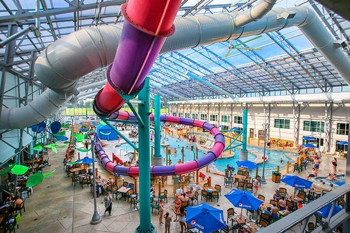 Seluncuran di Splash Village Zehnder