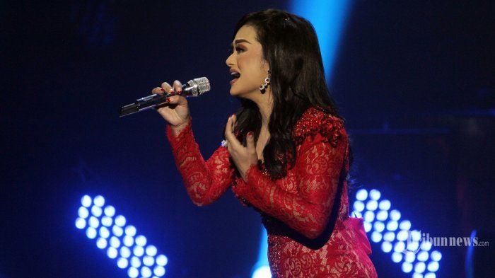 Penampilan Krisdayanti di Konser Musik Spesial di Balai Sarbini, Jakarta Selatan, Kamis (21/2/2019). Krisdayanti tampi di Konser Musik Spesial dengan tema Cerita Tentang Cinta.