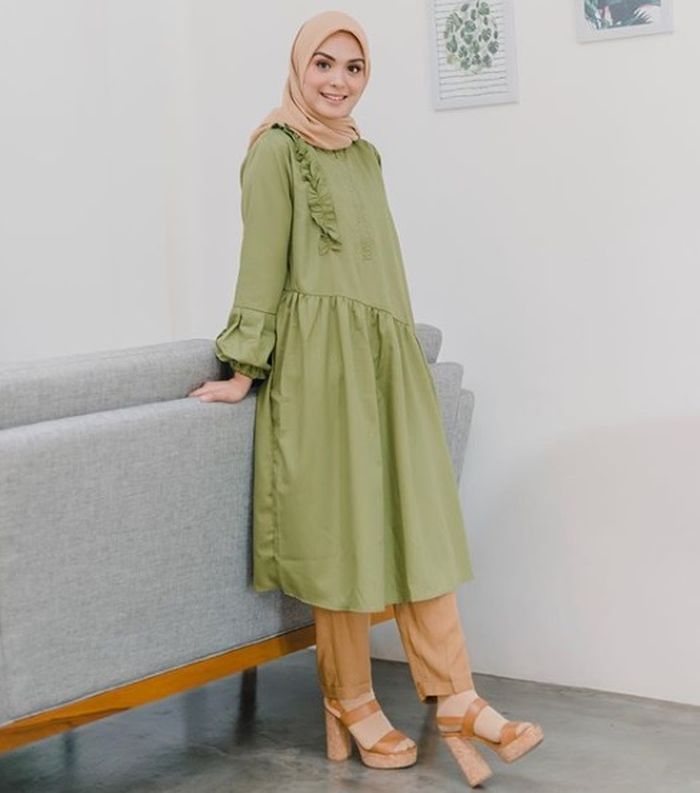Tren Baju Lebaran 2019 Tiru Gaya Vebby Palwinta Saat Kenakan Tunik Hijab Bernuansa Earthy Tones Semua Halaman Stylo Tren Baju Lebaran 2019 Tiru Gaya Vebby Palwinta Saat Kenakan Tunik Hijab Bernuansa Earthy Tones Semua Halaman Stylo