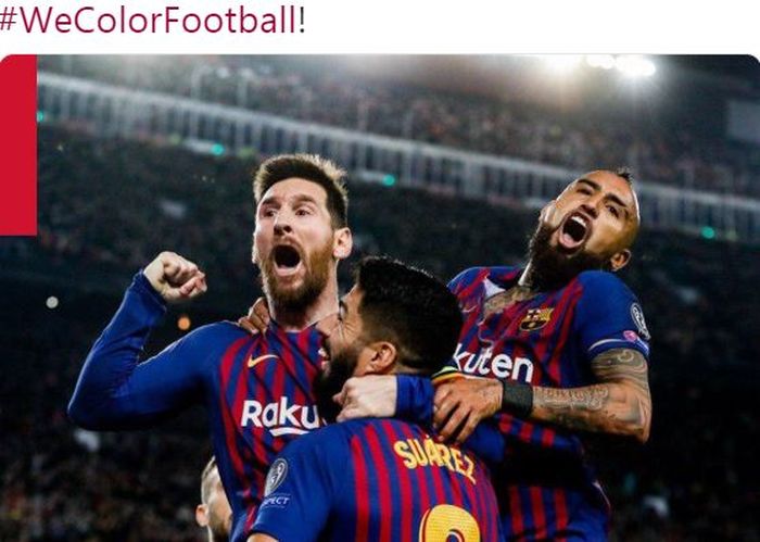 Para pemain Barcelona, Lionel Messi, Luis Suarez, dan Arturo Vidal, merayakan gol yang dicetak ke gawang Liverpool dalam laga leg pertama semifinal Liga Champions di Stadion Camp Nou, Rabu (1/5/2019).