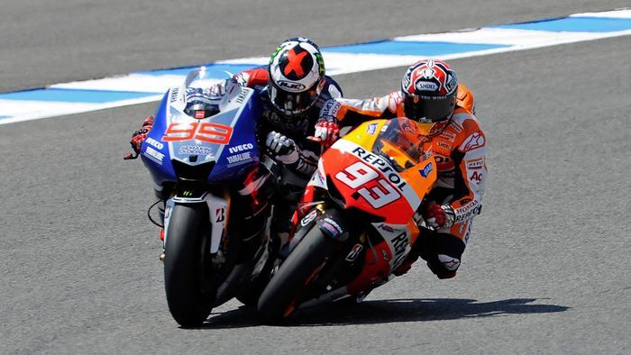 Marc Marquez dan Jorge Lorenzo berduel pada MotoGP Spanyol 2013 di Sirkuit Jerez.