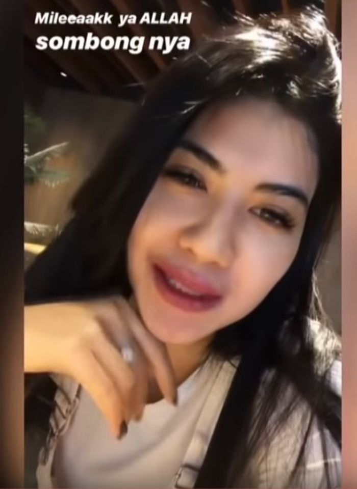 Della Perez unggah curhatannya melalui instagram story tentang pemeran Milea dalam film Dilan