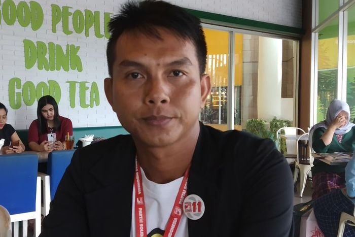 Antonius Yoga, pria dari keluarga berkekurangan yang sebelumnya jadi satpam kini lolos jadi anggota DPRD Solo dengan modal kampanye bercocok tanam.