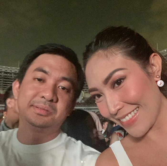 Unggahan Ayu Dewi menonton Ed Sheeran bersama Regi Datau