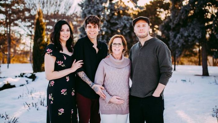 Adik Elliot, Matthew, Cecile dan Elliot