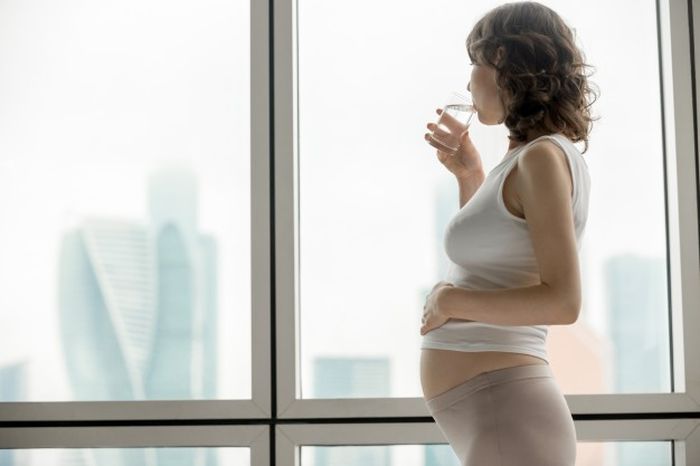 Tidak bersihnya air putih dari dispenser dapat mengganggu kesehatan ibu hamil.
