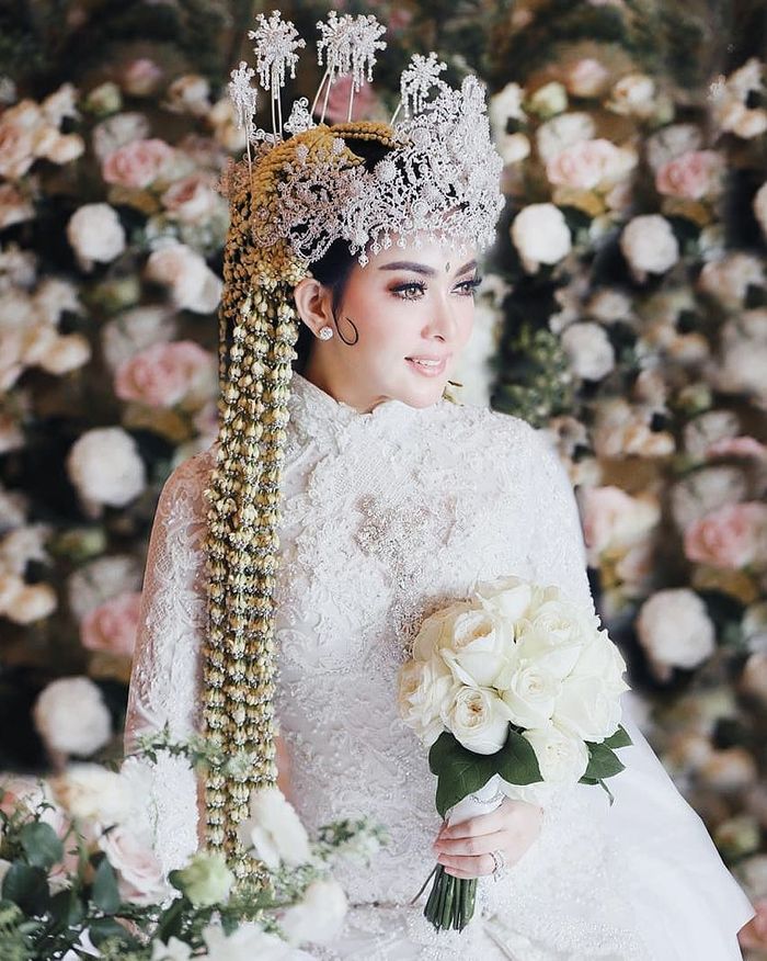 Lihat Persamaan Pilihan Gaya Makeup Syahrini Dari Akad Nikah Di Jepang Hingga Dinner Silaturahmi Di Jakarta Semua Halaman Stylo