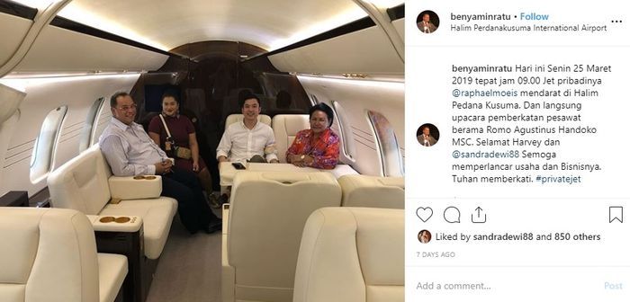 Sandra Dewi dan suami hadiahi sang anak jet pribadi