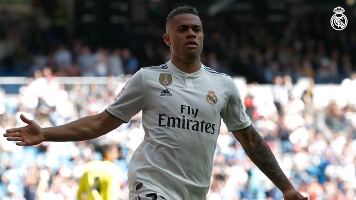 Selebrasi striker Real Madrid, Mariano Diaz, setelah mencetak gol ke gawang Villarreal pada pertandingan pekan ke-36 Liga Spanyol 2018-2019 di Stadion Santiago Bernabeu, 5 Mei 2019.