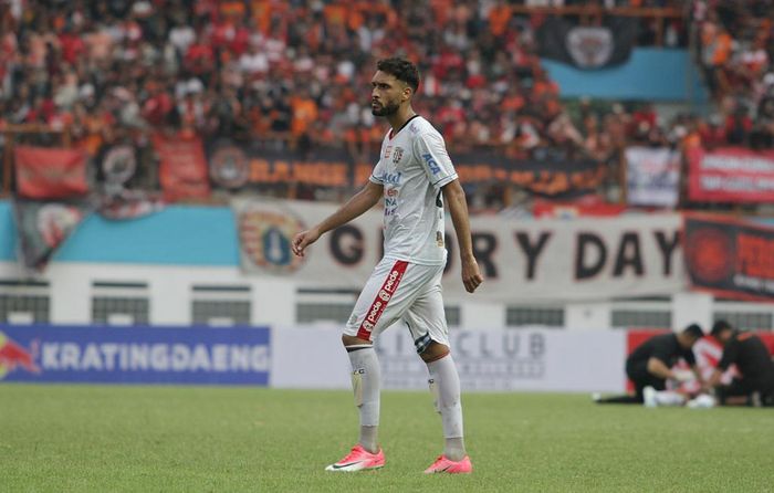 Bek Bali United, Willian Pacheco, saat bermain melawan Persija Jakarta