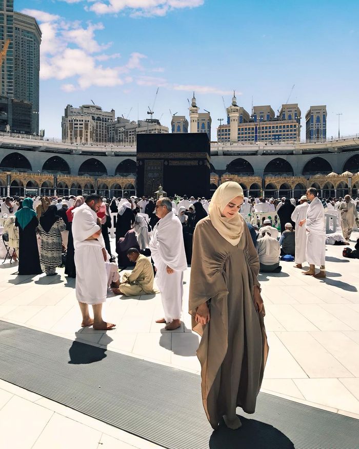 Puasa Hari Pertama, Lihat Tampilan Luna Maya dengan Hijab, Cantik Maksimal!