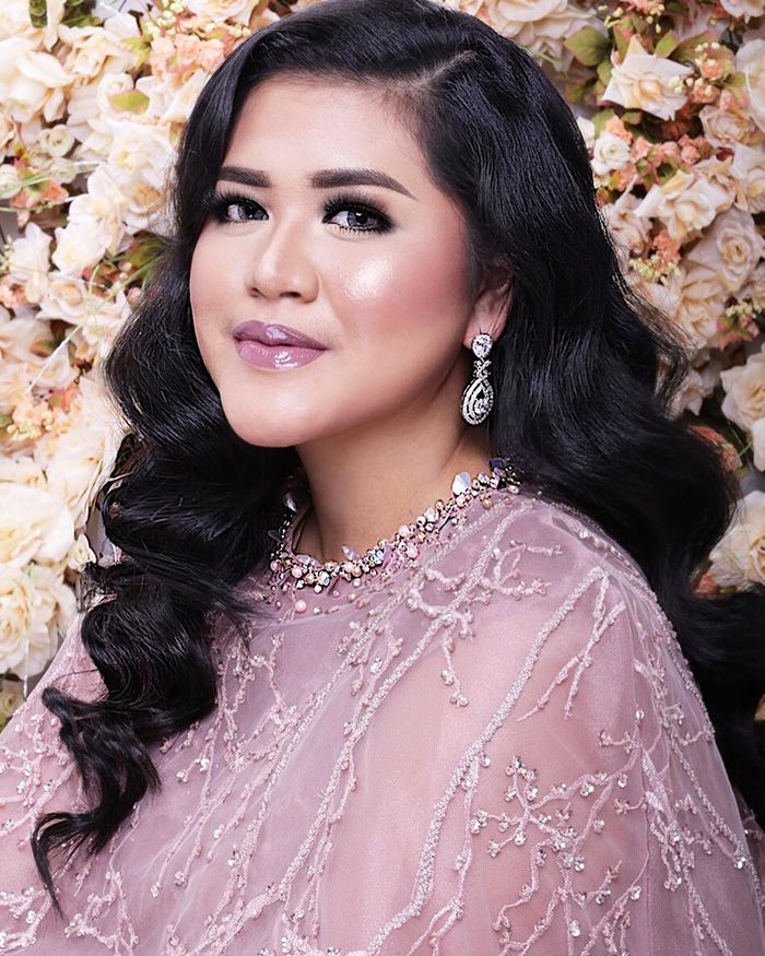 Keluar dari Zona Nyaman, Kahiyang Ayu Tampil Beda dengan Riasan Flawless dan Overdrawn Lips, Bikin Pangling!