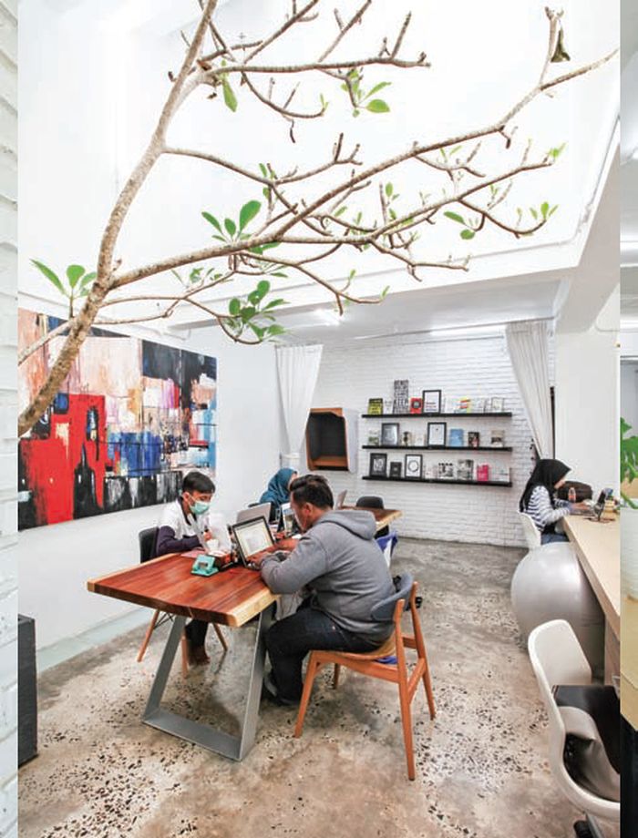 Kerja Sekaligus Tempat Tinggal Kepoin Desain Kantor Berlantai Dua