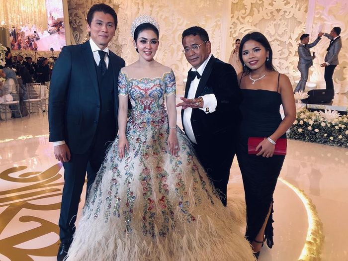 Penampilan elegan Felicia Hutapea anak Hotman Paris saat hadiri Dinner Silaturahmi Syahrini dan Reino Barack