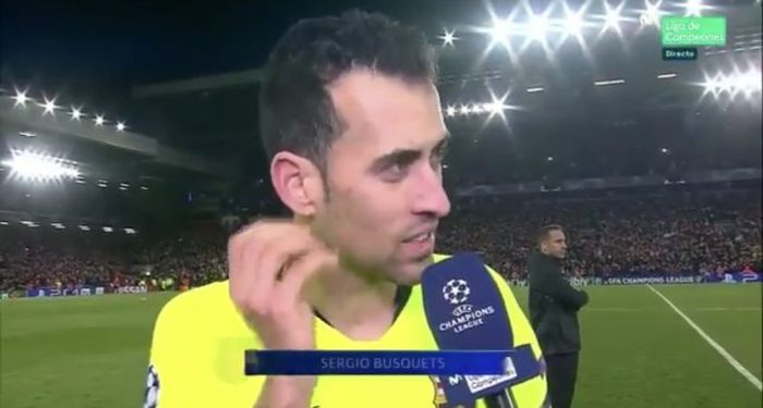 Bintang Barcelona, Sergio Busquets, menangis sambil menyampaikan permintaan maaf kepada fan.