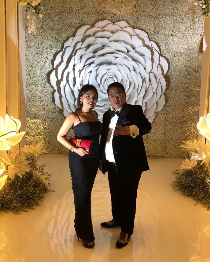 Penampilan elegan Felicia Hutapea anak Hotman Paris tenteng tas branded harga fantastis saat hadiri Dinner Silaturahmi Syahrini dan Reino Barack