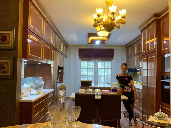 Dapur Inul Daratista yang bergaya Eropa Klasik